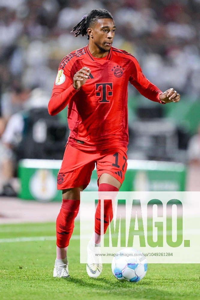 Michael Olise (FC Bayern Muenchen) in Aktion, am Ball, Einzelaktion waehrend des DFB-Pokal - erstrunden Spiels zwischen dem SSV Ulm 1846 Fussball und FC Bayern München im Donaustadion am 16. August 2024 in Ulm, Deutschland. (Foto von Harry Langer DeFodi Images) +++ Michael Olise (FC Bayern Muenchen) controls the Ball during the DFB-Pokal - First Round match between SSV Ulm 1846 Fussball and FC Bayern Muenchen at Donaustadion on August 16, 2024 in Ulm, Germany. (Photo by Harry Langer DeFodi Images) DFB DFL REGULATIONS PROHIBIT ANY USE OF PHOTOGRAPHS AS IMAGE SEQUENCES AND OR QUASI-VIDEO. (Photo by Harry Langer DeFodi Images) DFB DFL REGULATIONS PROHIBIT ANY USE OF PHOTOGRAPHS AS IMAGE SEQUENCES AND OR QUASI-VIDEO. Defodi-541_SSVFCB240816_416