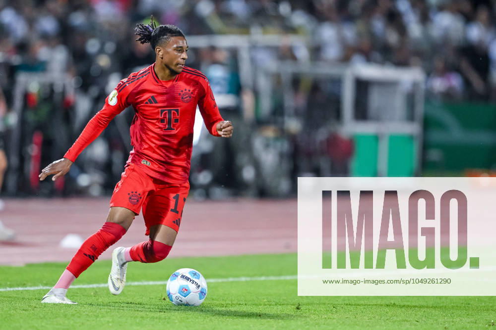 Michael Olise (FC Bayern Muenchen) in Aktion, am Ball, Einzelaktion waehrend des DFB-Pokal - erstrunden Spiels zwischen dem SSV Ulm 1846 Fussball und FC Bayern München im Donaustadion am 16. August 2024 in Ulm, Deutschland. (Foto von Harry Langer DeFodi Images) +++ Michael Olise (FC Bayern Muenchen) controls the Ball during the DFB-Pokal - First Round match between SSV Ulm 1846 Fussball and FC Bayern Muenchen at Donaustadion on August 16, 2024 in Ulm, Germany. (Photo by Harry Langer DeFodi Images) DFB DFL REGULATIONS PROHIBIT ANY USE OF PHOTOGRAPHS AS IMAGE SEQUENCES AND OR QUASI-VIDEO. (Photo by Harry Langer DeFodi Images) DFB DFL REGULATIONS PROHIBIT ANY USE OF PHOTOGRAPHS AS IMAGE SEQUENCES AND OR QUASI-VIDEO. Defodi-541_SSVFCB240816_427