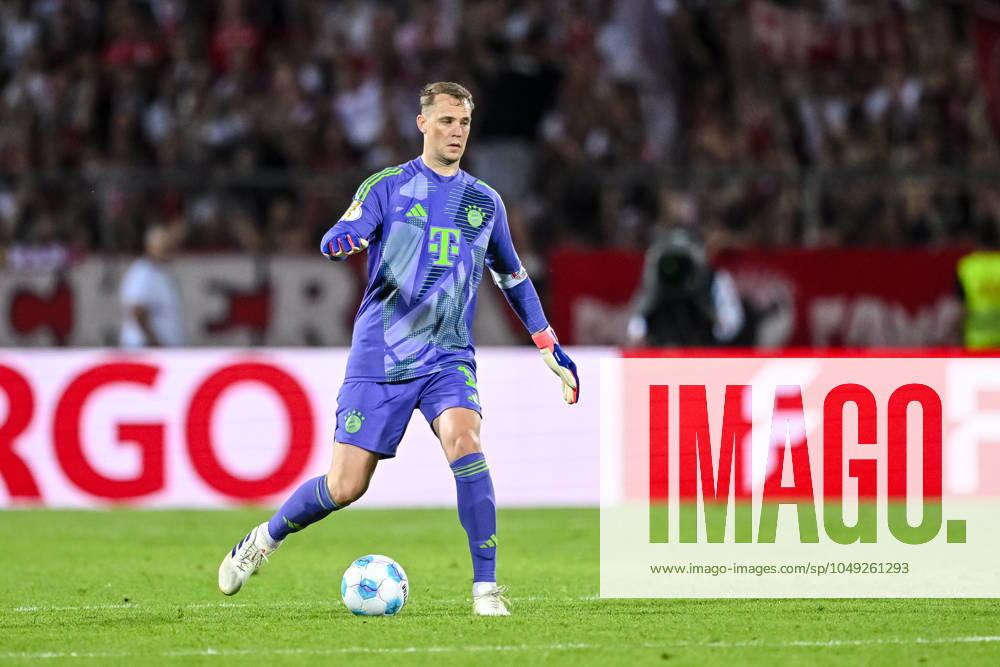 Torwart Manuel Neuer (FC Bayern Muenchen) in Aktion, am Ball, Einzelaktion waehrend des DFB-Pokal - erstrunden Spiels zwischen dem SSV Ulm 1846 Fussball und FC Bayern München im Donaustadion am 16. August 2024 in Ulm, Deutschland. (Foto von Harry Langer DeFodi Images) +++ Torwart Manuel Neuer (FC Bayern Muenchen) controls the Ball during the DFB-Pokal - First Round match between SSV Ulm 1846 Fussball and FC Bayern Muenchen at Donaustadion on August 16, 2024 in Ulm, Germany. (Photo by Harry Langer DeFodi Images) DFB DFL REGULATIONS PROHIBIT ANY USE OF PHOTOGRAPHS AS IMAGE SEQUENCES AND OR QUASI-VIDEO. (Photo by Harry Langer DeFodi Images) DFB DFL REGULATIONS PROHIBIT ANY USE OF PHOTOGRAPHS AS IMAGE SEQUENCES AND OR QUASI-VIDEO. Defodi-541_SSVFCB240816_430