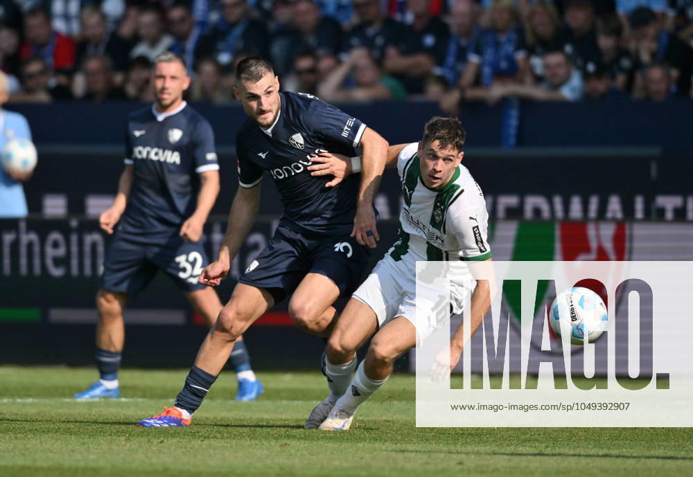 Philipp Sander (Borussia Moenchengladbach), Matus Bero (VfL Bochum), v.re. 31.08.2024, Fussball 1. Bundesliga, 2. Spieltag, Saison 2024 2025 VfL Bochum - Borussia Mönchengladbach 0:2 Bochum Vonovia Ruhrstadion Nordrhein Westfalen Deutschland