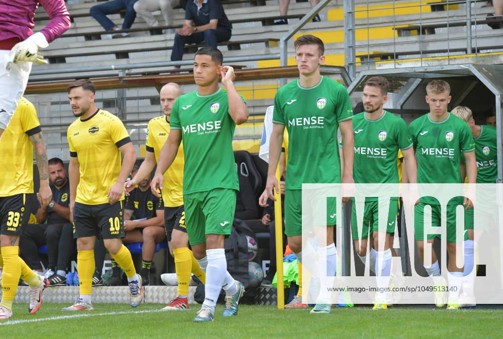 GER, Fussball, Regionalliga West, Saison 2024 2025, 06. Spieltag, Ohlendorf Stadion im Heidewald, Gütersloh FC Gütersloh - SV Eintracht Hohkeppel 3 : 0 Allan Firmino Dantas, Aleksandar Kandic, Kevin Freiberger und Erik Lanfer (alle FC Gütersloh, v.L.), Aktion, Einzelbild, Quer, Mimik, Gestik