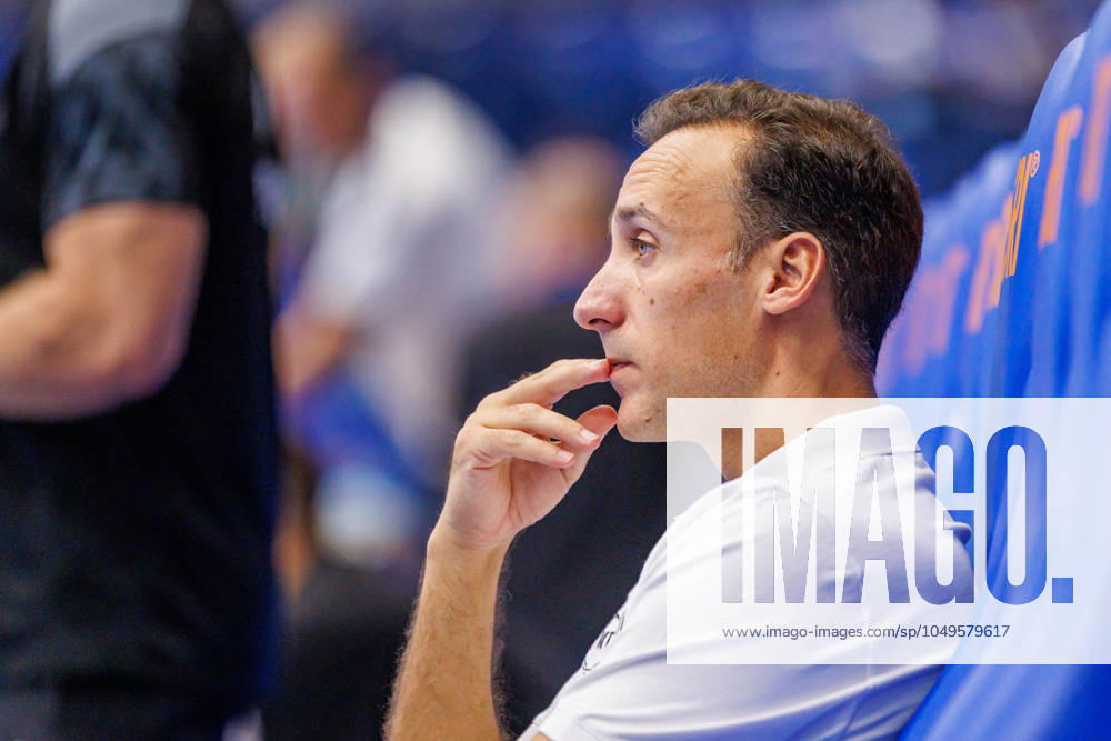 Roberto Garcia Parrondo (MT Melsungen, Trainer) GER, TBV Lemgo Lippe vs. MT Melsungen, Handball, 1. Bundesliga, 1. Spieltag, Spielzeit 2024 2025, 05.09.2024 GER, TBV Lemgo Lippe vs. MT Melsungen, Handball, 1. Bundesliga, 1. Spieltag, Spielzeit 2024 2025, 05.09.2024 Lemgo