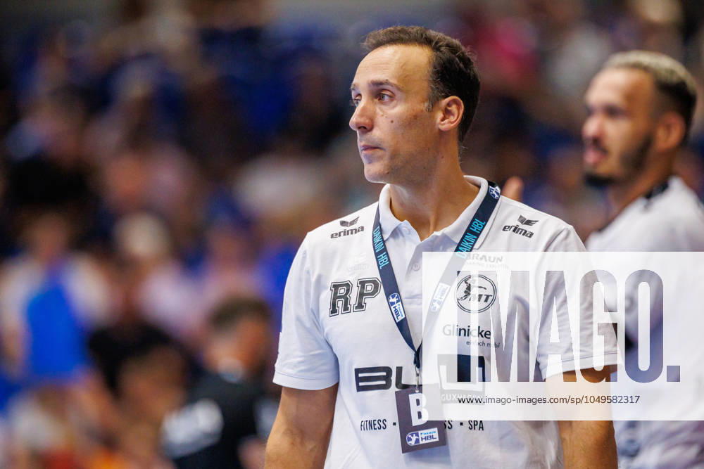 Roberto Garcia Parrondo (MT Melsungen, Trainer) GER, TBV Lemgo Lippe vs. MT Melsungen, Handball, 1. Bundesliga, 1. Spieltag, Spielzeit 2024 2025, 05.09.2024 GER, TBV Lemgo Lippe vs. MT Melsungen, Handball, 1. Bundesliga, 1. Spieltag, Spielzeit 2024 2025, 05.09.2024 Lemgo