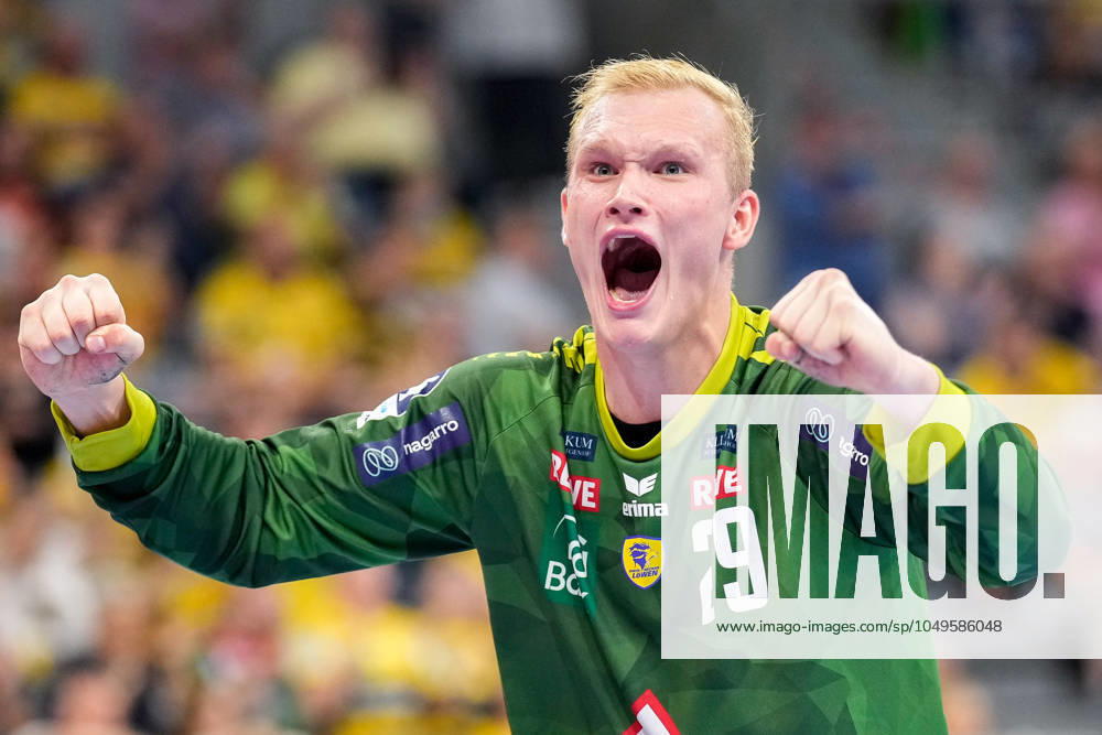 David Späth (Torwart, RNL, 29), Spieler der Rhein-Neckar-Löwen, Einzelbild, Einzelfoto, Aktion, Action, Jubel, jubeln, jubelt, celebration, Freude, freuen, freut sich, zuversichtlich, optimistisch, positiv, Spielszene, Action, Aktion, 05.09.2024, Mannheim (Deutschland), Handball, Bundesliga, Rhein-Neckar Löwen - THW Kiel