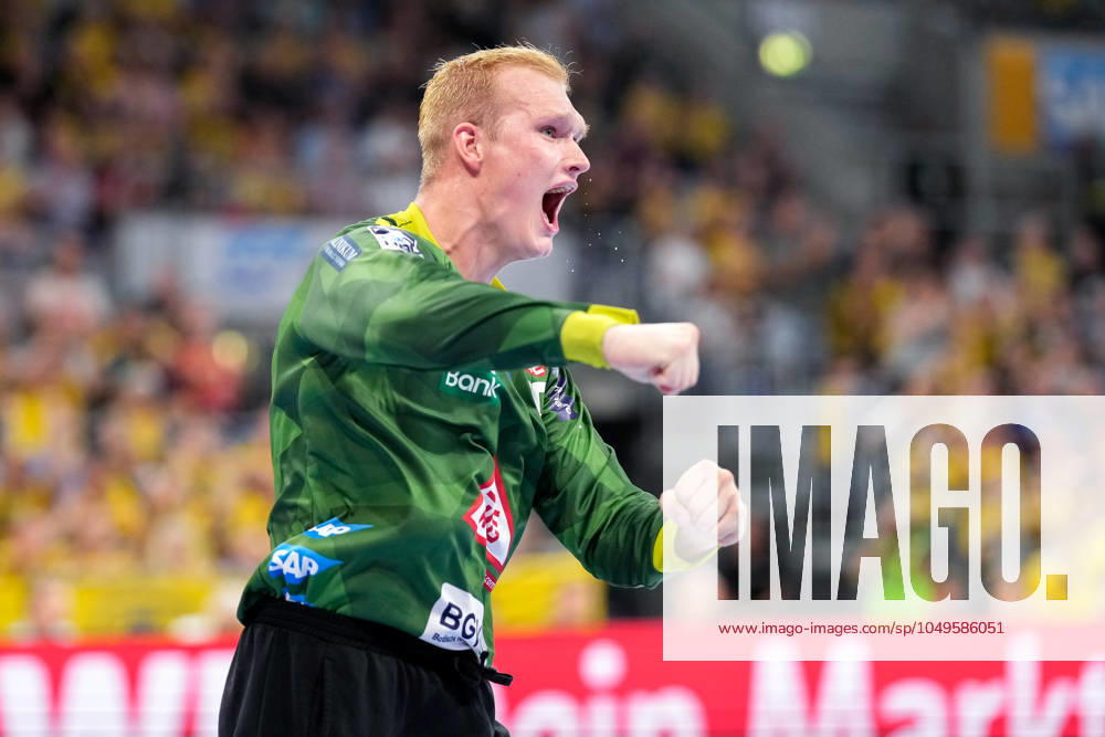David Späth (Torwart, RNL, 29), Spieler der Rhein-Neckar-Löwen, Einzelbild, Einzelfoto, Aktion, Action, Jubel, jubeln, jubelt, celebration, Freude, freuen, freut sich, zuversichtlich, optimistisch, positiv, Spielszene, Action, Aktion, 05.09.2024, Mannheim (Deutschland), Handball, Bundesliga, Rhein-Neckar Löwen - THW Kiel