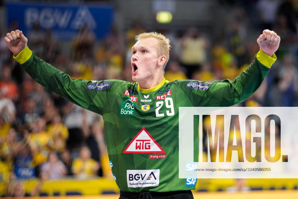David Späth (Torwart, RNL, 29), Spieler der Rhein-Neckar-Löwen, Einzelbild, Einzelfoto, Aktion, Action, Jubel, jubeln, jubelt, celebration, Freude, freuen, freut sich, zuversichtlich, optimistisch, positiv, Spielszene, Action, Aktion, 05.09.2024, Mannheim (Deutschland), Handball, Bundesliga, Rhein-Neckar Löwen - THW Kiel