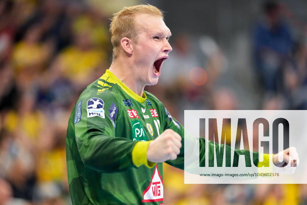 David Späth (Torwart, RNL, 29), Spieler der Rhein-Neckar-Löwen, Einzelbild, Einzelfoto, Aktion, Action, Jubel, jubeln, jubelt, celebration, Freude, freuen, freut sich, zuversichtlich, optimistisch, positiv, Spielszene, 05.09.2024, Mannheim (Deutschland), Handball, Bundesliga, Rhein-Neckar Löwen - THW Kiel