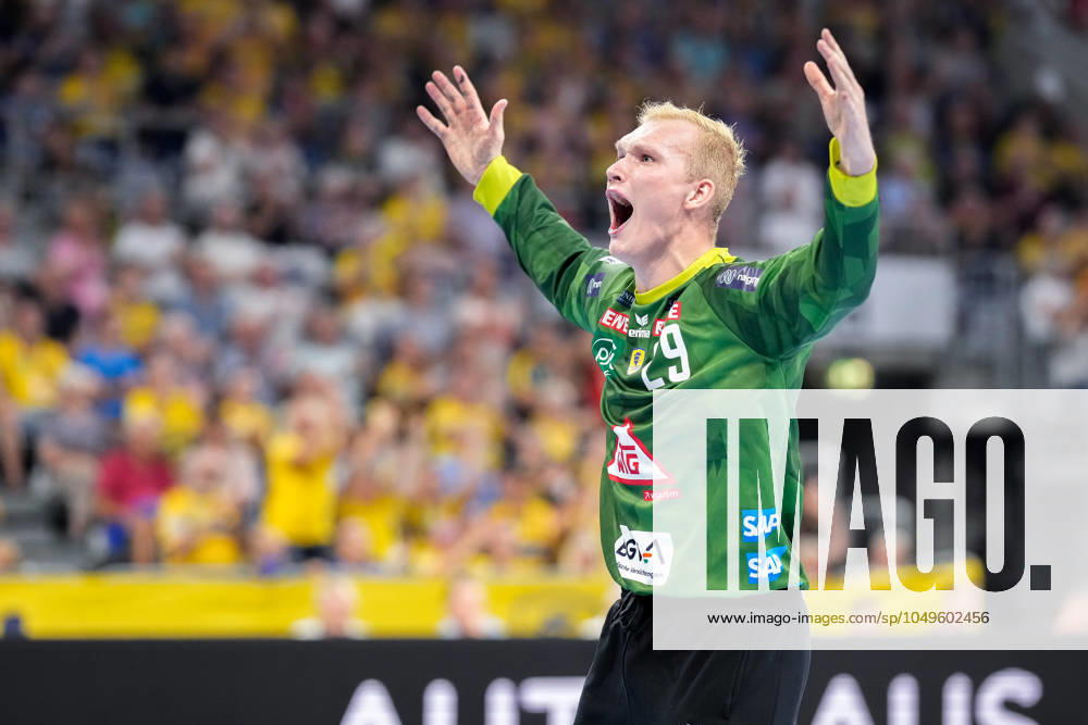 David Späth (Torwart, RNL, 29), Spieler der Rhein-Neckar-Löwen, Einzelbild, Einzelfoto, Aktion, Action, Jubel, jubeln, jubelt, celebration, Freude, freuen, freut sich, zuversichtlich, optimistisch, positiv, Spielszene, 05.09.2024, Mannheim (Deutschland), Handball, Bundesliga, Rhein-Neckar Löwen - THW Kiel