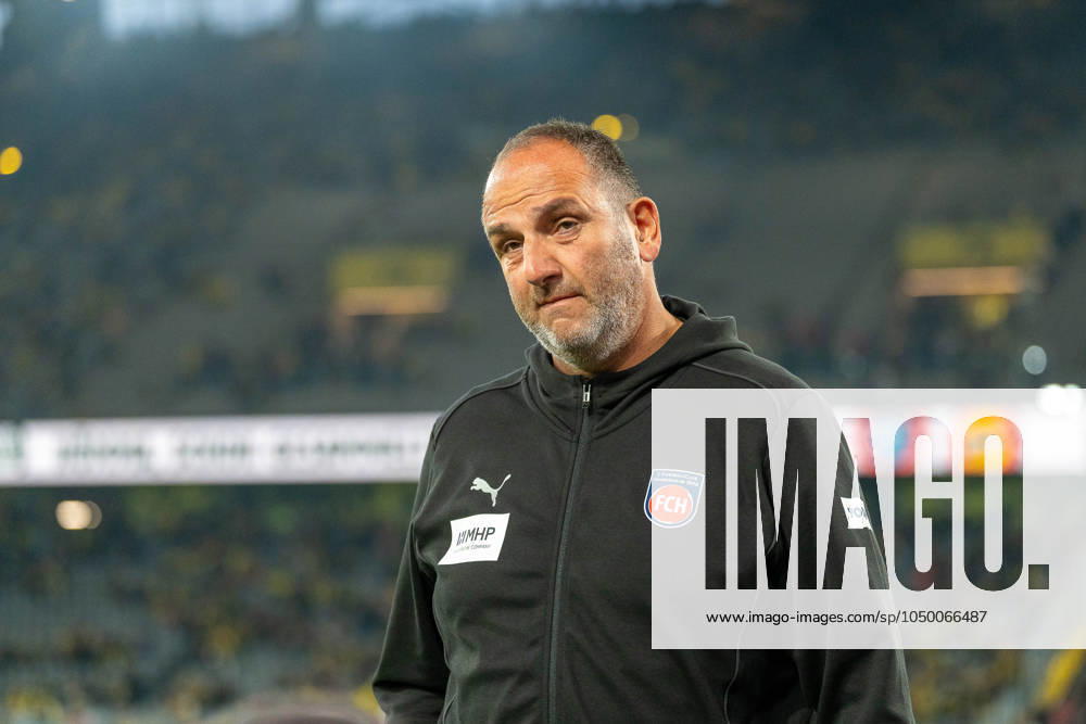 Frank Schmidt (1. FC Heidenheim, Cheftrainer), vor dem Spiel, GER BVB Borussia Dortmund 09 vs. 1. FC Heidenheim, Fussball, Bundesliga, Spieltag 3, Saison 2024 2025, 13.09.2024 DFB DFL REGULATIONS PROHIBIT ANY USE OF PHOTOGRAPHS AS IMAGE SEQUENCES AND OR QUASI-VIDEO, GER BVB Borussia Dortmund 09 vs. 1. FC Heidenheim, Fussball, Bundesliga, Spieltag 3, Saison 2024 2025, 13.09.2024 Dortmund
