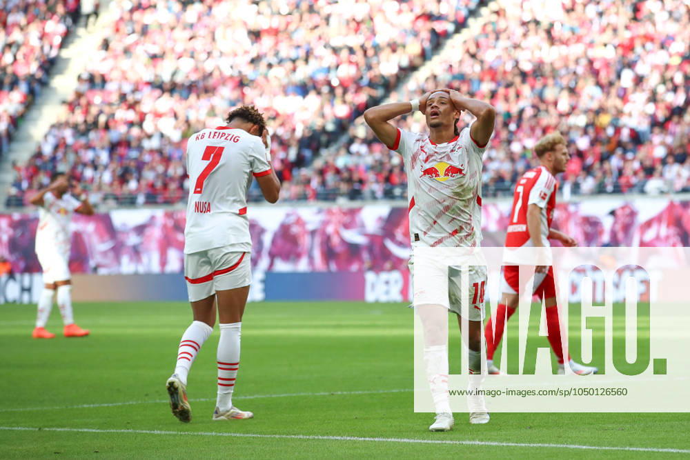 Fussball 1. Bundesliga, RB Leipzig - 1. FC Union Berlin, v.l. Antonio Nusa (Leipzig, 7), Xavi Simons (Leipzig, 10) enttaeuscht, enttäuscht, schaut enttaeuscht, niedergeschlagen, disappointed Leipzig