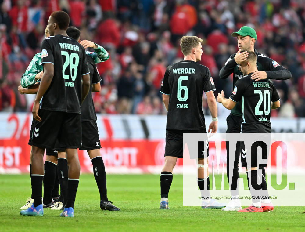 Fussball-Bundesliga - Saison 2024 2025 Mewa-Arena Mainz - 15.09.2024 1. FSV Mainz 05 (mz) - SV Werder Bremen (wb) 1:2 Trainer Ole WERNER (SV Werder Bremen) mit Jens STAGE (SV Werder Bremen) und Romano SCHMID (SV Werder Bremen) DFL REGULATIONS PROHIBIT ANY USE OF PHOTOGRAPHS AS IMAGE SEQUENCES AND OR QUASI VIDEO NATIONAL AND INTERNATIONAL NEWS AGENCIES OUT Fussball-Bundesliga - 1. FSV Mainz 05