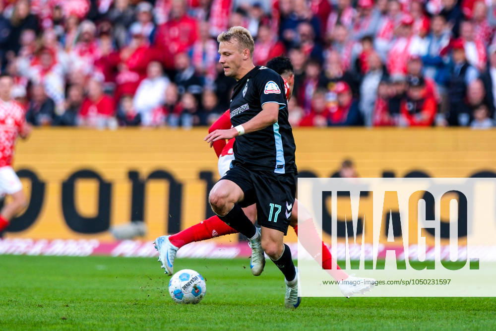 Marco Gruell (SV Werder Bremen, 17) im Zweikampf mit Nadiem Amiri (1. FSV Mainz 05, 18), GER, 1. FSV Mainz 05 vs. SV Werder Bremen, Fussball, 1. Bundesliga, 3. Spieltag, Spielzeit 2024 2025, 15.09.2024. . GER, 1. FSV Mainz 05 vs. SV Werder Bremen, Fussball, 1. Bundesliga, 3. Spieltag, Spielzeit 2024 2025, 15.09.2024. Mainz
