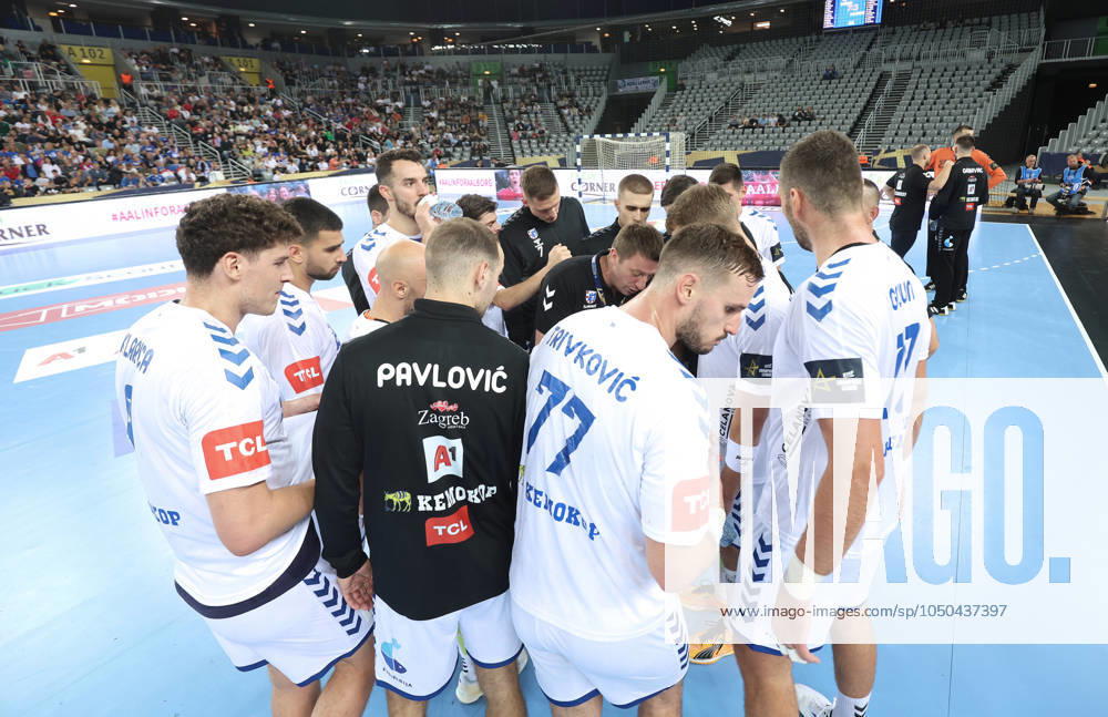 HC Zagreb v Aalborg Handbold - EHF Champions League ZAGREB, CROATIA - SEPTEMBER 18: HC Zagreb Head Coach Andrija Nikolic talks to the players during EHF Champions League Group Phase match between HC Zagreb and Aalborg Handbold at Arena Zagreb on September 18, 2024 in Zagreb, Croatia. SanjinxStrukic PIXSELL