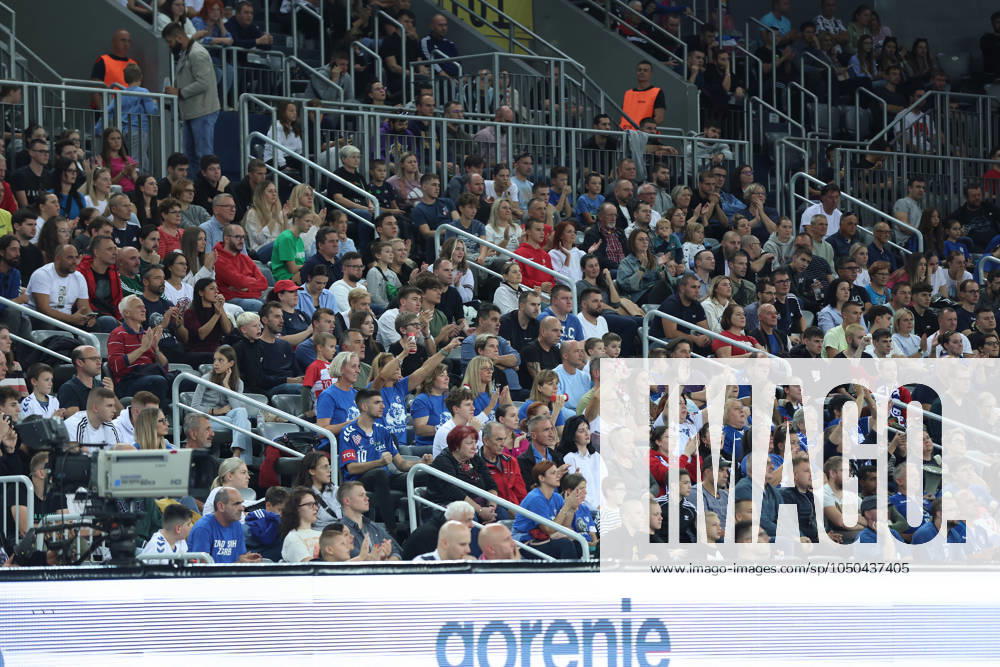 HC Zagreb v Aalborg Handbold - EHF Champions League ZAGREB, CROATIA - SEPTEMBER 18: Fans cheer on the stands during EHF Champions League Group Phase match between HC Zagreb and Aalborg Handbold at Arena Zagreb on September 18, 2024 in Zagreb, Croatia. SanjinxStrukic PIXSELL