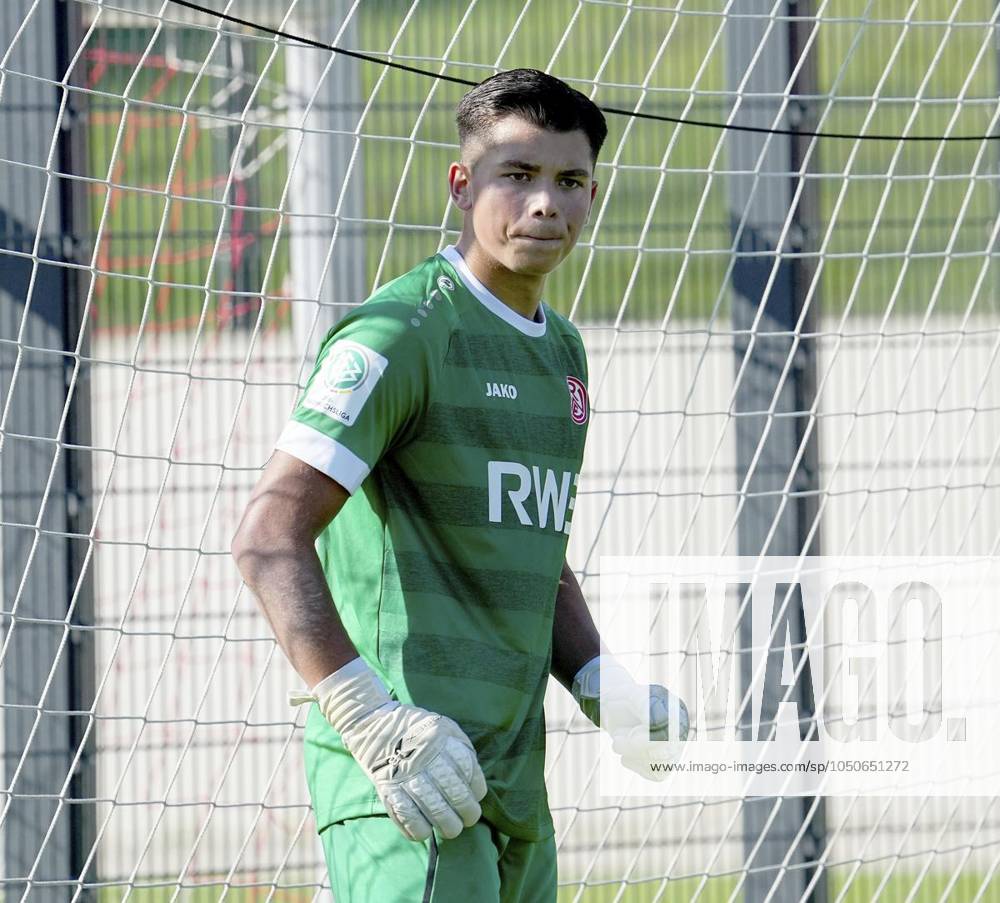 Colin Vogel von der RWE U17, U 17 im Spiel gegen VfL Bochum 1848. Das Spiel der U17 DFB-Nachwuchsliga - Vorrunde am 21.09.2024 auf der BSA Mitte 2, Seumannstraße 55 endete X:X. Michael Gohl FUNKE Foto Services Deutschland Nordrhein-Westfalen Essen