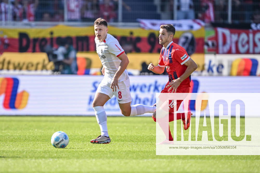 Maximilian Eggestein (SC Freiburg) und Marvin Pieringer (1.FC Heidenheim) im Zweikampf waehrend des Spiels der 1. Bundesliga zwischen dem 1. FC Heidenheim 1846 und SC Freiburg, Voith-Arena am 21. September 2024 in Heidenheim, Deutschland. (Foto von Harry Langer DeFodi Images) +++ Maximilian Eggestein (SC Freiburg) und Marvin Pieringer (1.FC Heidenheim) battle for the ball during the Bundesliga match between 1. FC Heidenheim 1846 and SC Freiburg at Voith Arena on September 21, 2024 in Heidenheim, Germany. (Photo by Harry Langer DeFodi Images) DFL regulations prohibit any use of photographs as image sequences and or quasi-video. Defodi-541_FCHSCF20240920_019