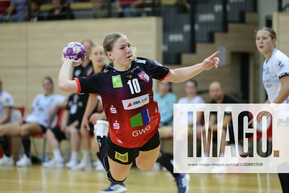 Viktoria Marksteiner (Halle, 10), SV Union Halle-Neustadt - ESV 1927 Regensburg, Handball Frauen, 2. Bundesliga Frauen, 3. Spieltag, Saison 2024 25, 21.09.2024 Halle SWH Arena Sachsen-Anhalt Deutschland