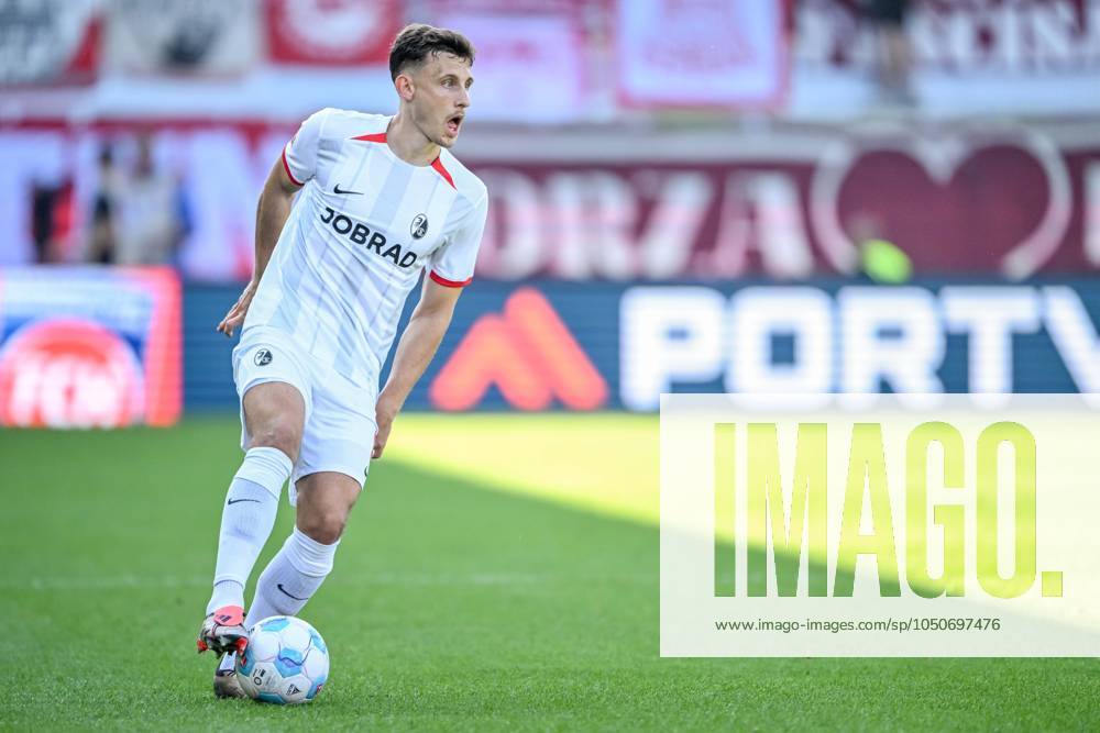 Maximilian Eggestein (SC Freiburg) in Aktion, am Ball, Einzelaktion waehrend des Spiels der 1. Bundesliga zwischen dem 1. FC Heidenheim 1846 und SC Freiburg, Voith-Arena am 21. September 2024 in Heidenheim, Deutschland. (Foto von Harry Langer DeFodi Images) +++ Maximilian Eggestein (SC Freiburg) controls the Ball during the Bundesliga match between 1. FC Heidenheim 1846 and SC Freiburg at Voith Arena on September 21, 2024 in Heidenheim, Germany. (Photo by Harry Langer DeFodi Images) DFL regulations prohibit any use of photographs as image sequences and or quasi-video. Defodi-541_FCHSCF20240920_163