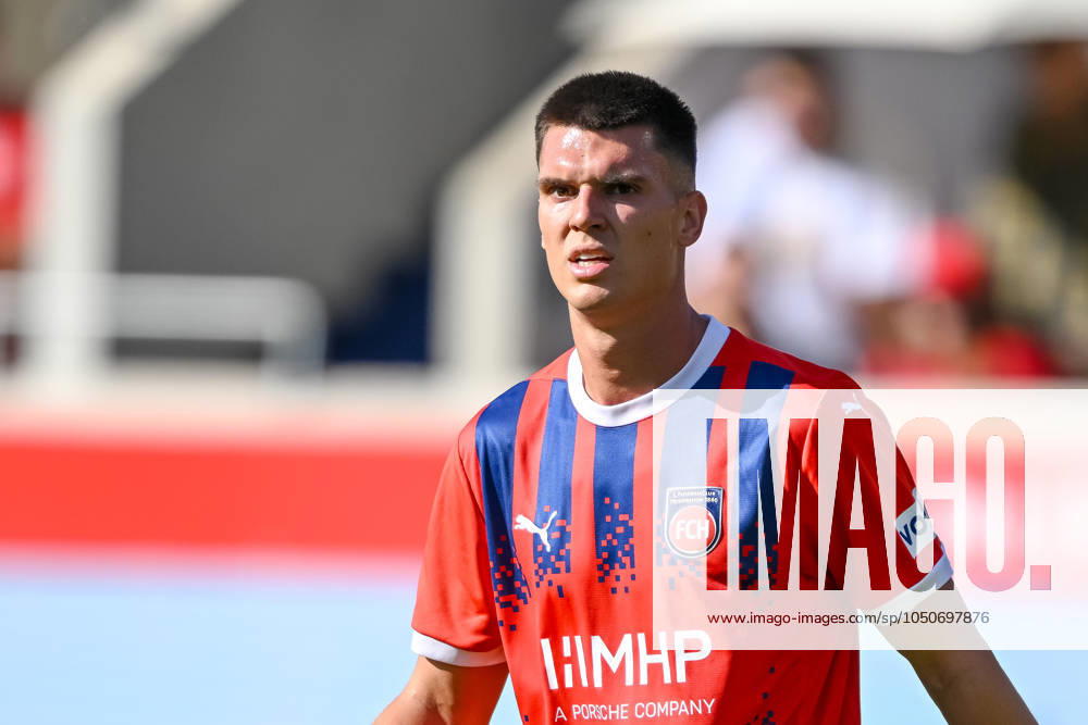 Mathias Honsak (1.FC Heidenheim) Schaut waehrend des Spiels der 1. Bundesliga zwischen dem 1. FC Heidenheim 1846 und SC Freiburg, Voith-Arena am 21. September 2024 in Heidenheim, Deutschland. (Foto von Harry Langer DeFodi Images) +++ Mathias Honsak (1.FC Heidenheim) Looks on during the Bundesliga match between 1. FC Heidenheim 1846 and SC Freiburg at Voith Arena on September 21, 2024 in Heidenheim, Germany. (Photo by Harry Langer DeFodi Images) DFL regulations prohibit any use of photographs as image sequences and or quasi-video. Defodi-541_FCHSCF20240920_188
