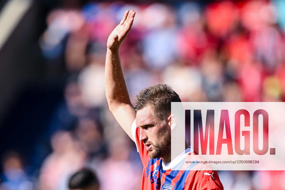Patrick Mainka (1.FC Heidenheim) gestikuliert, gestik waehrend des Spiels der 1. Bundesliga zwischen dem 1. FC Heidenheim 1846 und SC Freiburg, Voith-Arena am 21. September 2024 in Heidenheim, Deutschland. (Foto von Harry Langer DeFodi Images) +++ Patrick Mainka (1.FC Heidenheim) gestures during the Bundesliga match between 1. FC Heidenheim 1846 and SC Freiburg at Voith Arena on September 21, 2024 in Heidenheim, Germany. (Photo by Harry Langer DeFodi Images) DFL regulations prohibit any use of photographs as image sequences and or quasi-video. Defodi-541_FCHSCF20240920_258