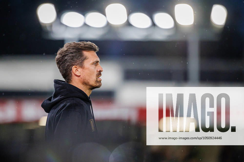 Thomas Stamm (SG Dynamo Dresden, Cheftrainer) GER, SC Verl vs. SG Dynamo Dresden, Fussball, 3. Liga, 7. Spieltag, Spielzeit 2024 2025, 25.09.2024 DFL Regulations prohibit any use of photographers as image sequences and or quasi-video. GER, SC Verl vs. SG Dynamo Dresden, Fussball, 3. Liga, 7. Spieltag, Spielzeit 2024 2025, 25.09.2024 Verl