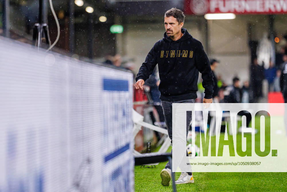 Thomas Stamm (SG Dynamo Dresden, Cheftrainer) GER, SC Verl vs. SG Dynamo Dresden, Fussball, 3. Liga, 7. Spieltag, Spielzeit 2024 2025, 25.09.2024 DFL Regulations prohibit any use of photographers as image sequences and or quasi-video. GER, SC Verl vs. SG Dynamo Dresden, Fussball, 3. Liga, 7. Spieltag, Spielzeit 2024 2025, 25.09.2024 Verl