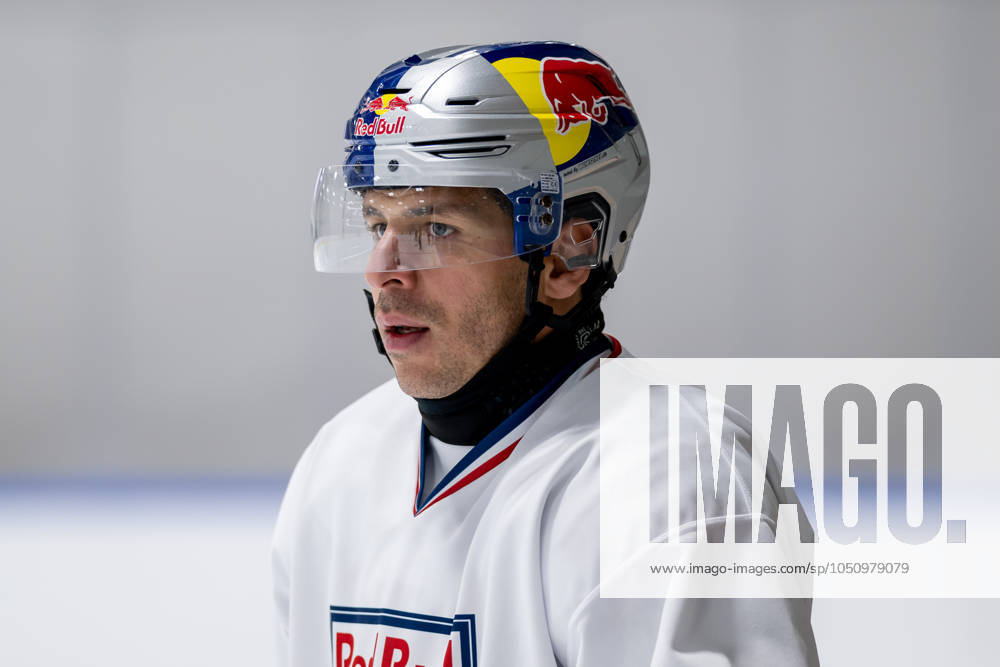 Yasin Ehliz (EHC Red Bull Muenchen, 42). GER, EHC Red Bull Muenchen, Eishockey, Trainingssession vor dem Grand Opening des SAP Garden, 26.09.2024. GER, EHC Red Bull Muenchen, Eishockey, Trainingssession vor dem Grand Opening des SAP Garden, 26.09.2024. Muenchen