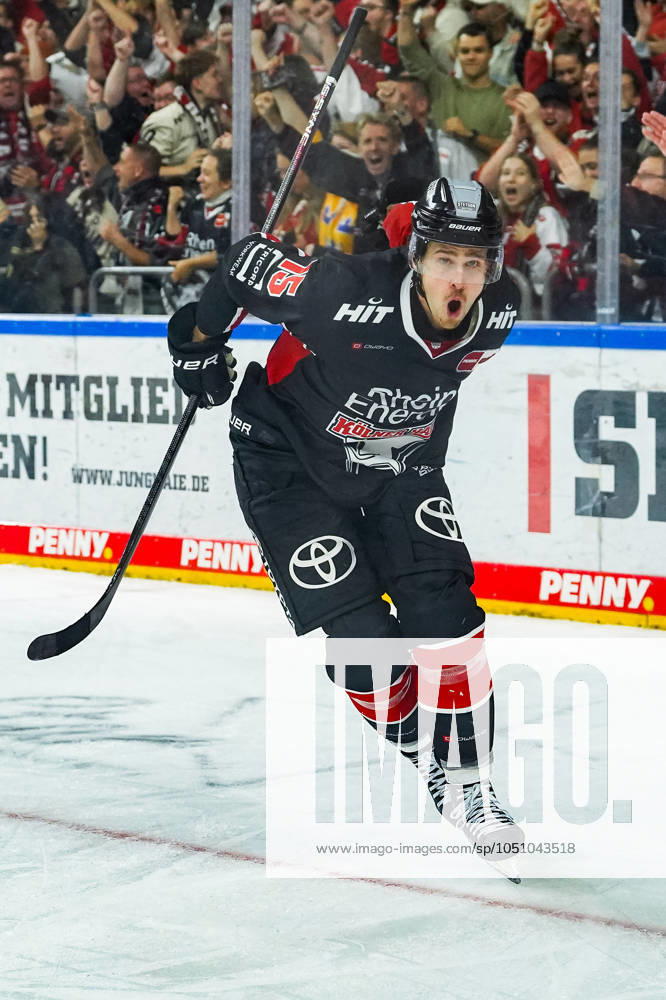 Eishockey Penny-DEL 3.Spieltag Kölner Haie - Nürnberg Ice Tigers am 27.09.2024 in der Lanxess Arena in Köln Louis-Marc Aubry ( Köln ), - bejubelt seinen Treffer zum 5:4 in Unterzahl Gemäß den Vorgaben der DEL Deutsche Eishockey Liga ist die Publikation und Weiterverwertung der Aufnahmen in elektronischen Medien und Endgeräten aller Art während des laufenden Spiels nicht zulässig.