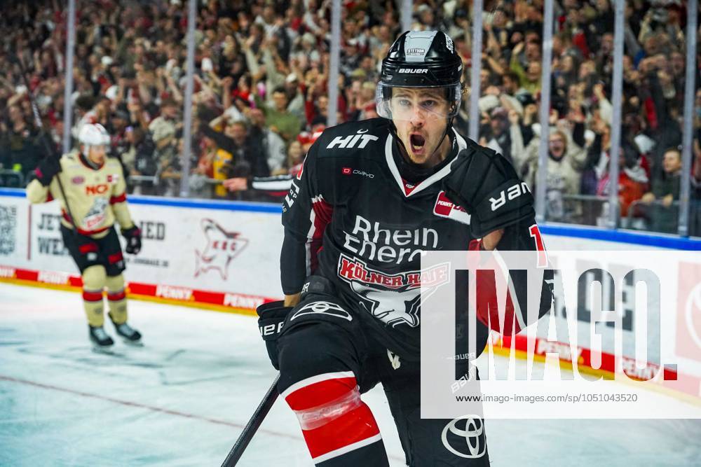 Eishockey Penny-DEL 3.Spieltag Kölner Haie - Nürnberg Ice Tigers am 27.09.2024 in der Lanxess Arena in Köln Louis-Marc Aubry ( Köln ), - bejubelt seinen Treffer zum 5:4 in Unterzahl Gemäß den Vorgaben der DEL Deutsche Eishockey Liga ist die Publikation und Weiterverwertung der Aufnahmen in elektronischen Medien und Endgeräten aller Art während des laufenden Spiels nicht zulässig.