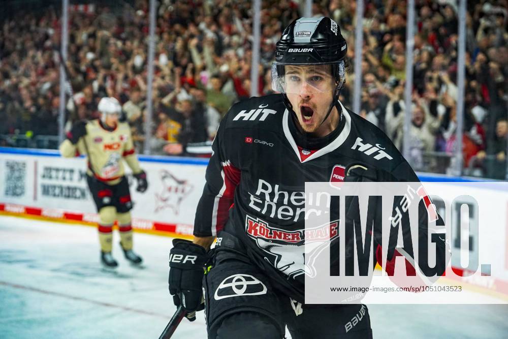 Eishockey Penny-DEL 3.Spieltag Kölner Haie - Nürnberg Ice Tigers am 27.09.2024 in der Lanxess Arena in Köln Louis-Marc Aubry ( Köln ), - bejubelt seinen Treffer zum 5:4 in Unterzahl Gemäß den Vorgaben der DEL Deutsche Eishockey Liga ist die Publikation und Weiterverwertung der Aufnahmen in elektronischen Medien und Endgeräten aller Art während des laufenden Spiels nicht zulässig.