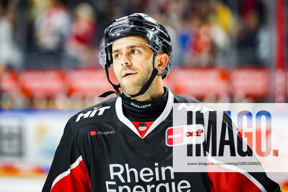 Eishockey Penny-DEL 3.Spieltag Kölner Haie - Nürnberg Ice Tigers am 27.09.2024 in der Lanxess Arena in Köln Trauriger Blick nach der unnötigen Niederlage bei Nick Bailen ( Köln ) Gemäß den Vorgaben der DEL Deutsche Eishockey Liga ist die Publikation und Weiterverwertung der Aufnahmen in elektronischen Medien und Endgeräten aller Art während des laufenden Spiels nicht zulässig.