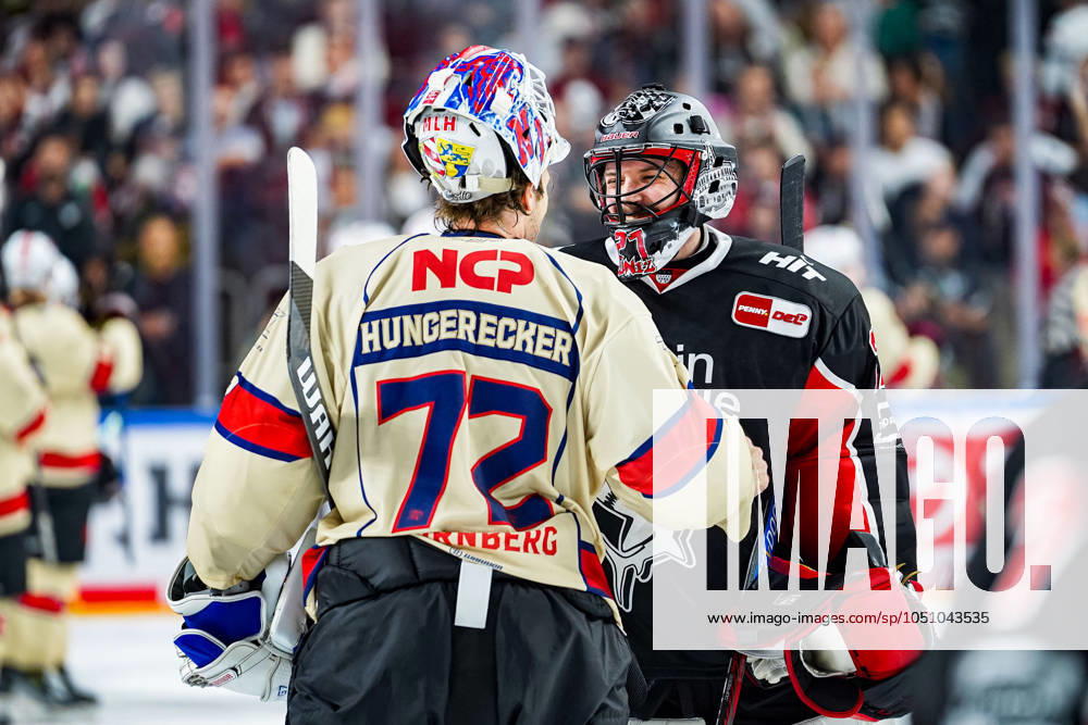 Eishockey Penny-DEL 3.Spieltag Kölner Haie - Nürnberg Ice Tigers am 27.09.2024 in der Lanxess Arena in Köln Leon Hungerecker ( Nürnberg ), links - und Niklas Lunemann ( Köln ), rechts - klatschen sich nach dem Spiel ab Gemäß den Vorgaben der DEL Deutsche Eishockey Liga ist die Publikation und Weiterverwertung der Aufnahmen in elektronischen Medien und Endgeräten aller Art während des laufenden Spiels nicht zulässig.