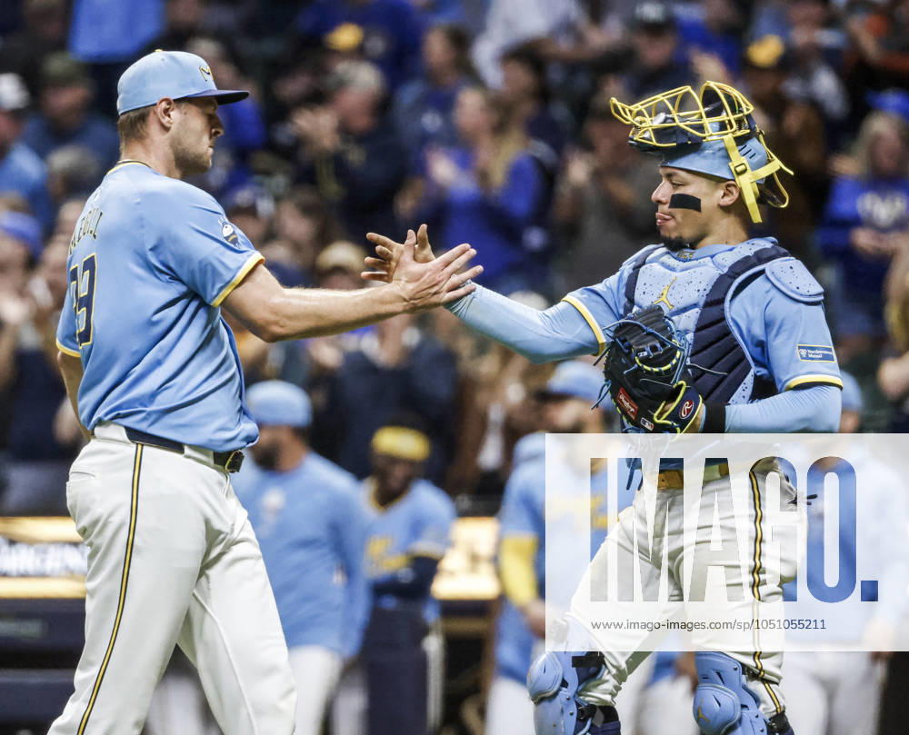 Milwaukee Brewers closing pitcher Trevor Megill (L) and Milwaukee Brewers catcher William Contreras (R) celebrate after the final out in the ninth inning of the MLB, Baseball Herren, USA game between the New York Mets and the Milwaukee Brewers at American Family Field in Milwaukee, WI on Friday, Sept. 27, 2024.The Brewers defeated the Mets 8-4. MIL20240927839 TANNENxMAURY