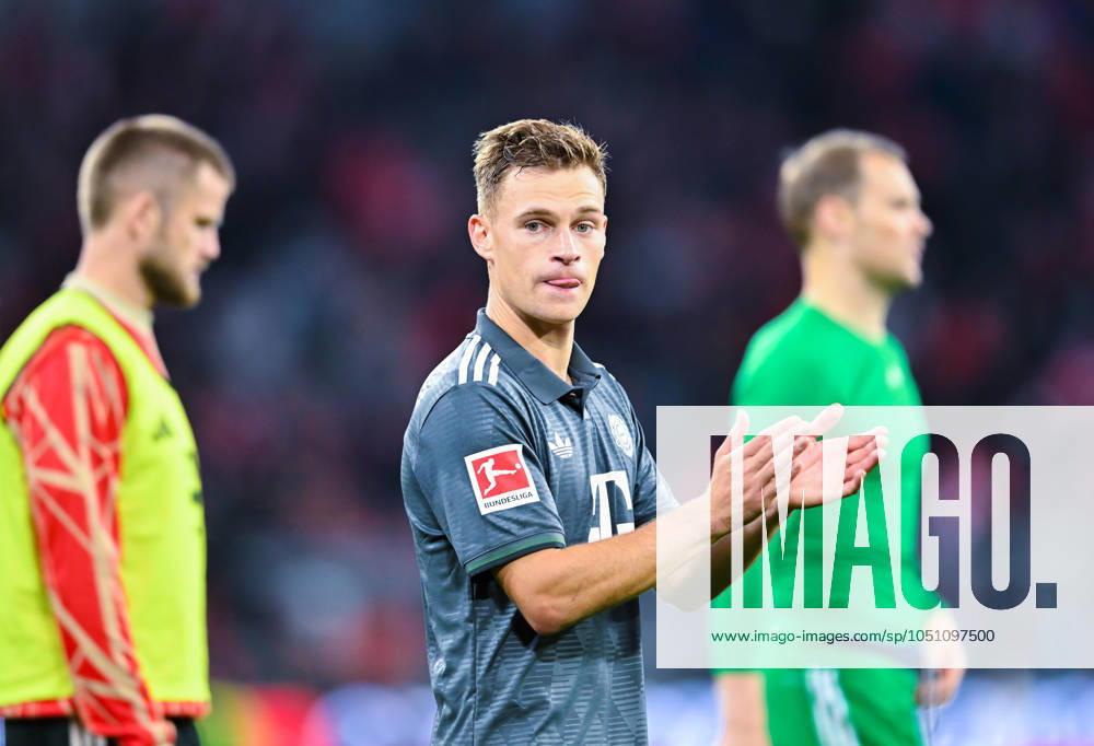 Joshua Kimmich (FC Bayern Muenchen) gestikuliert, Bundesliga, FC Bayern München v Bayer 04 Leverkusen, Allianz Arena am 28. September 2024 in München, Deutschland. (Foto von Silas Schueller DeFodi Images) Joshua Kimmich (FC Bayern Muenchen) gestures, Bundesliga, FC Bayern München v Bayer 04 Leverkusen, Allianz Arena on September 28, 2024 in Munich, Germany. (Photo by Silas Schueller DeFodi Images) DFL regulations prohibit any use of photographs as image sequences and or quasi-video. Defodi-738_738_FCBLEV_20240928_239