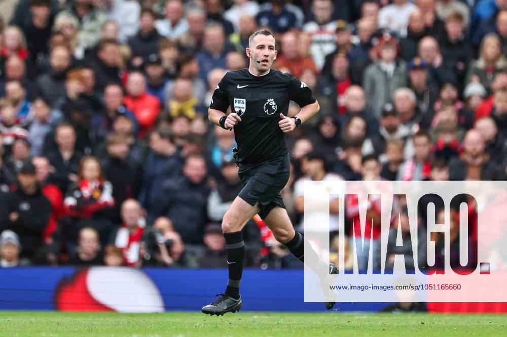 Premier League Manchester United, ManU v Tottenham Hotspur Referee Chris Kavanagh during the Premier League match Manchester United vs Tottenham Hotspur at Old Trafford, Manchester, United Kingdom, 29th September 2024 (Photo by Mark Cosgrove News Images)