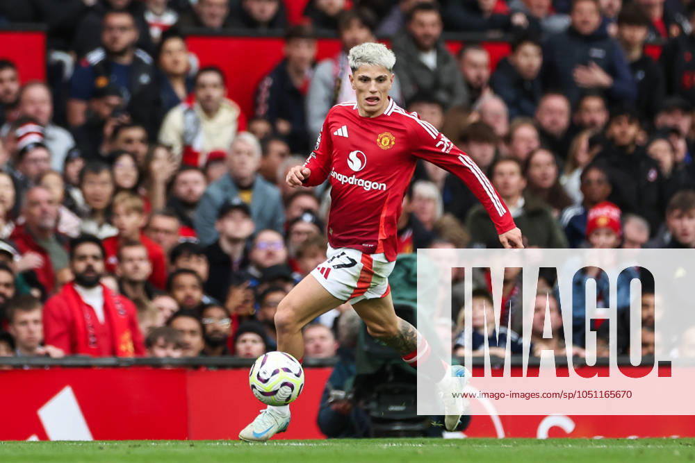 Premier League Manchester United, ManU v Tottenham Hotspur Alejandro Garnacho of Manchester United makes a break with the ball during the Premier League match Manchester United vs Tottenham Hotspur at Old Trafford, Manchester, United Kingdom, 29th September 2024 (Photo by Mark Cosgrove News Images)