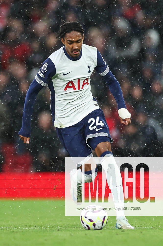 Premier League Manchester United, ManU v Tottenham Hotspur Djed Spence of Tottenham Hotspur makes a break with the ball during the Premier League match Manchester United vs Tottenham Hotspur at Old Trafford, Manchester, United Kingdom, 29th September 2024 (Photo by Mark Cosgrove News Images)
