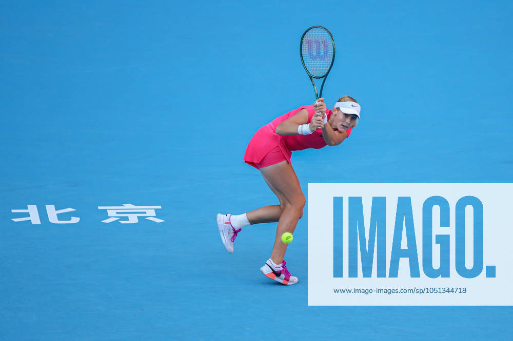 (241002) -- BEIJING, Oct. 2, 2024 -- Mirra Andreeva hits a return during the women s singles round of 16 match between Magda Linette of Poland and Mirra Andreeva of Russia at 2024 China Open tennis tournament in Beijing, capital of China, Oct. 2, 2024. (Photo by Xinhua) (SP)CHINA-BEJING-TENNIS-CHINA OPEN-WOMEN S SINGLES (CN) ChangxNengjia