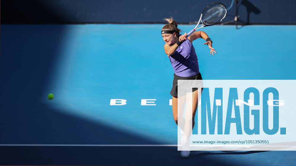 (241002) -- BEIJING, Oct. 2, 2024 -- Karolina Muchova of the Czech Republic hits a return during the women s singles round of 16 match against Cristina Bucsa of Spain at 2024 China Open tennis tournament in Beijing, capital of China, Oct. 2, 2024. (Photo by Xinhua) (SP)CHINA-BEIJING-TENNIS-CHINA OPEN-WOMEN S SINGLES (CN) ChangxNengjia