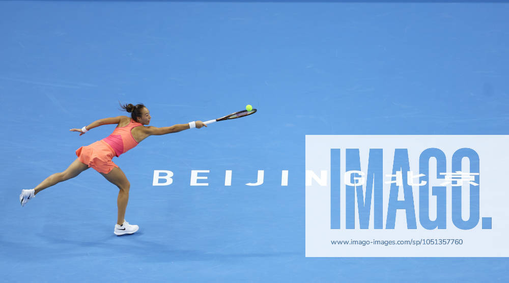 (241002) -- BEIJING, Oct. 2, 2024 -- Zheng Qinwen hits a return during the women s singles round of 16 match between Amanda Anisimova of the United States and Zheng Qinwen of China at the 2024 China Open tennis tournament in Beijing, China, Oct. 2, 2024. ) (SP)CHINA-BEIJING-TENNIS-CHINA OPEN-WOMEN S SINGLES(CN) BaixXuefei