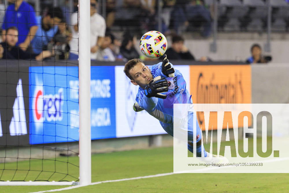 Goalkeeper, Ben Lundt 39 of the St. Louis City SC stops a shot into goal during their regular season MLS, Fussball Herren, USA match against the St. Louis City SC on Wednesday October 2, 2024 at the BMO Stadium in Los Angeles, California. JAVIER ROJAS PI Los Angeles USA - ZUMAp124 20241002_zaa_p124_084