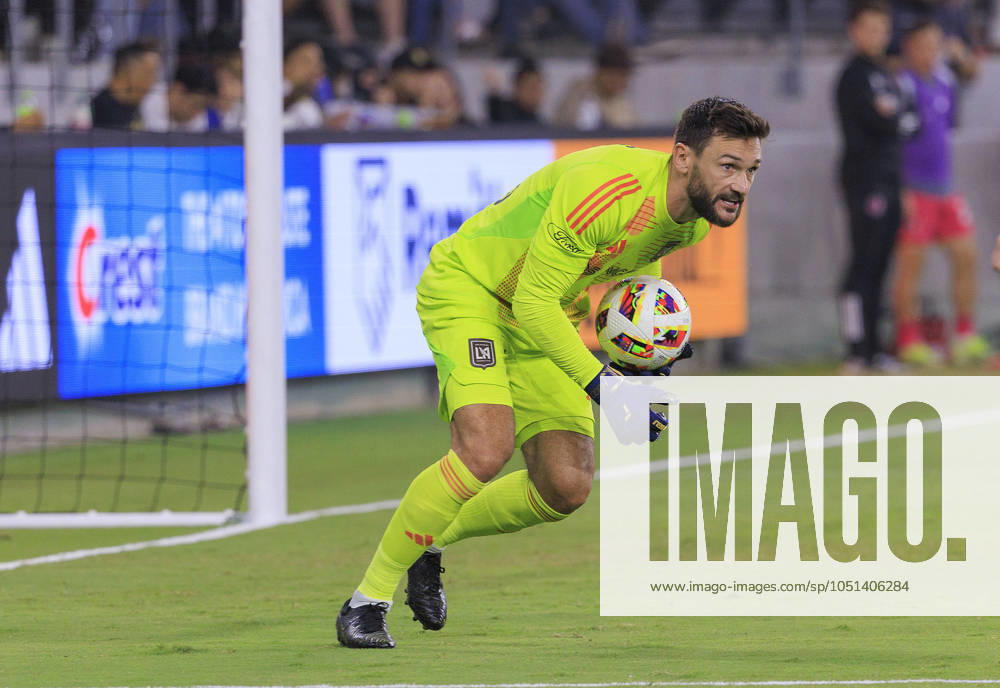 Goalkeeper, Hugo Lloris 1 of the Los Angeles Football Club traps the ball during their regular season MLS, Fussball Herren, USA match against the St. Louis City SC on Wednesday October 2, 2024 at the BMO Stadium in Los Angeles, California. LAFC defeats St. Louis City, 1-0. JAVIER ROJAS PI Los Angeles USA - ZUMAp124 20241002_zaa_p124_119