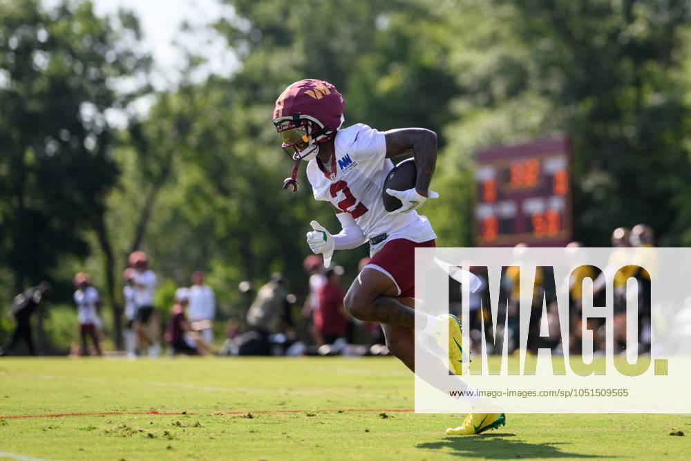 NFL, American Football Herren, USA 2024: Washington Commanders Training Camp JUL 28 July 28 2024: Washington Commanders wide receiver Dyami Brown (2) in drills during the Washington Commanders training camp practice at the OrthoVirginia Training Center at Commanders Park in Ashburn, Va. Reggie Hildred CSM (Credit Image: Â Reggie Hildred Cal Media) Ashburn Va United States