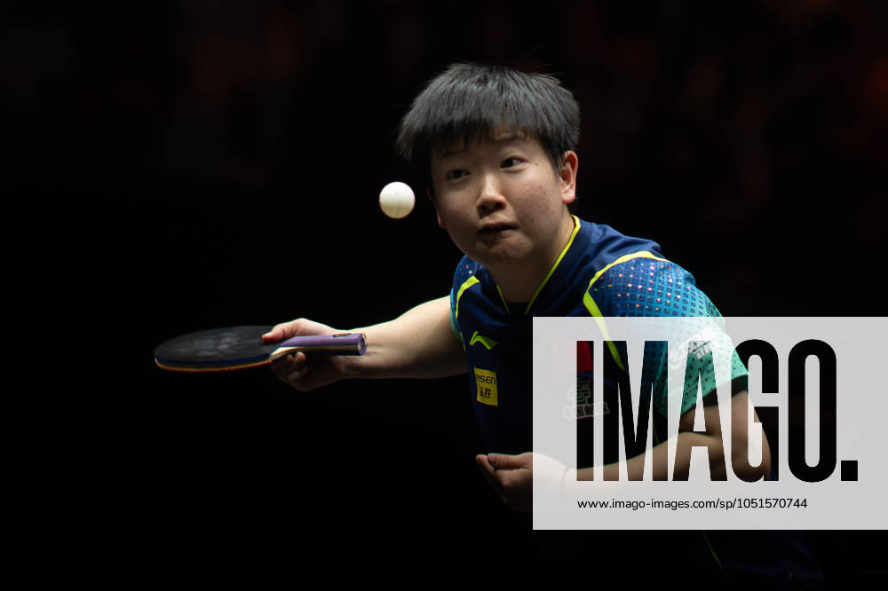 (241005) -- BEIJING, Oct. 5, 2024 -- Sun Yingsha serves during the women s singles semifinal match between Sun Yingsha of China and Fan Siqi of China at 2024 World Table tennis, Tischtennis (WTT) China Smash in Beijing, China, Oct. 5, 2024. ) (SP)CHINA-BEIJING-TABLE TENNIS-WTT-CHINA SMASH-WOMEN S SINGLES (CN) XiaoxYijiu