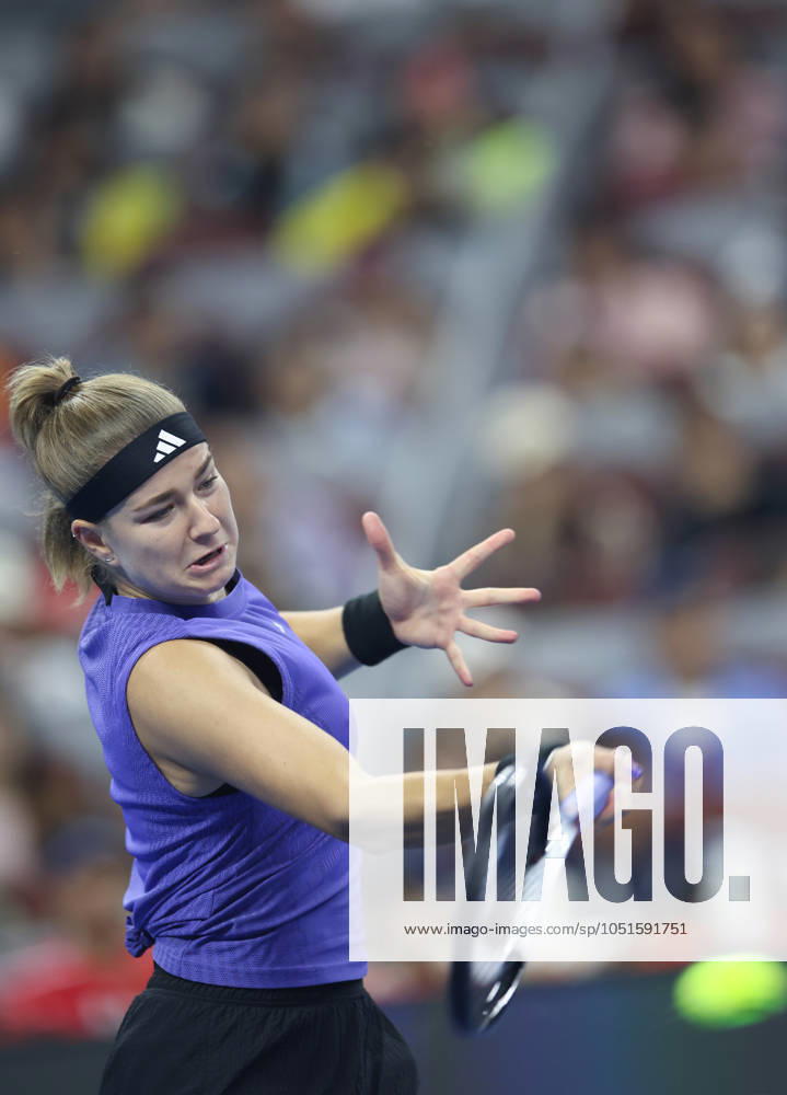 (241005) -- BEIJING, Oct. 5, 2024 -- Karolina Muchova of the Czech Republic competes during the women s singles semifinal match against Zheng Qinwen of China at 2024 China Open tennis tournament in Beijing, capital of China, Oct. 5, 2024. ) (SP)CHINA-BEIJING-TENNIS-CHINA OPEN-WOMEN S SINGLES(CN) BaixXuefei