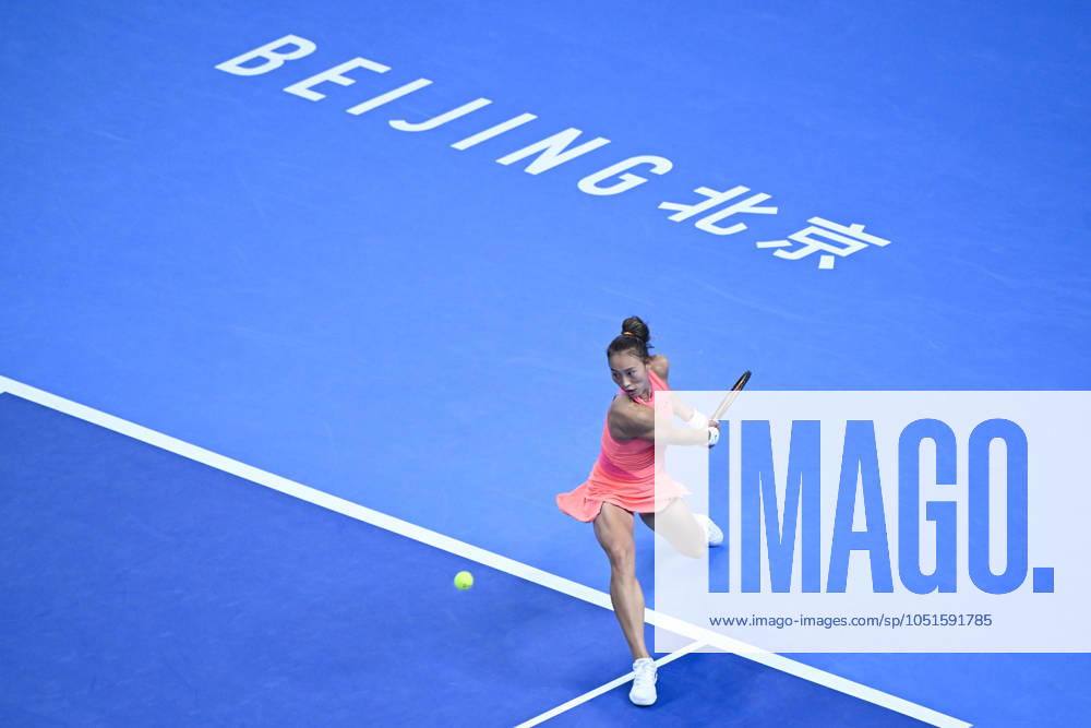 (241005) -- BEIJING, Oct. 5, 2024 -- Zheng Qinwen hits a return during the women s singles semifinal match between Zheng Qinwen of China and Karolina Muchova of the Czech Republic at 2024 China Open tennis tournament in Beijing, capital of China, Oct. 5, 2024. ) (SP)CHINA-BEIJING-TENNIS-CHINA OPEN-WOMEN S SINGLES(CN) ZhangxLong