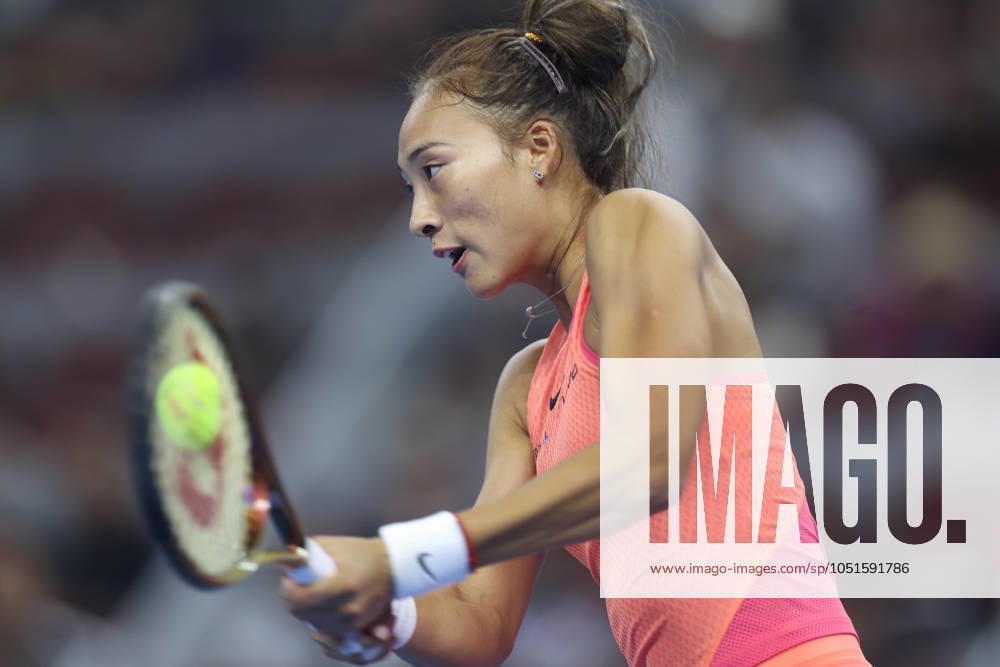 (241005) -- BEIJING, Oct. 5, 2024 -- Zheng Qinwen hits a return during the women s singles semifinal match between Zheng Qinwen of China and Karolina Muchova of the Czech Republic at 2024 China Open tennis tournament in Beijing, capital of China, Oct. 5, 2024. ) (SP)CHINA-BEIJING-TENNIS-CHINA OPEN-WOMEN S SINGLES(CN) BaixXuefei