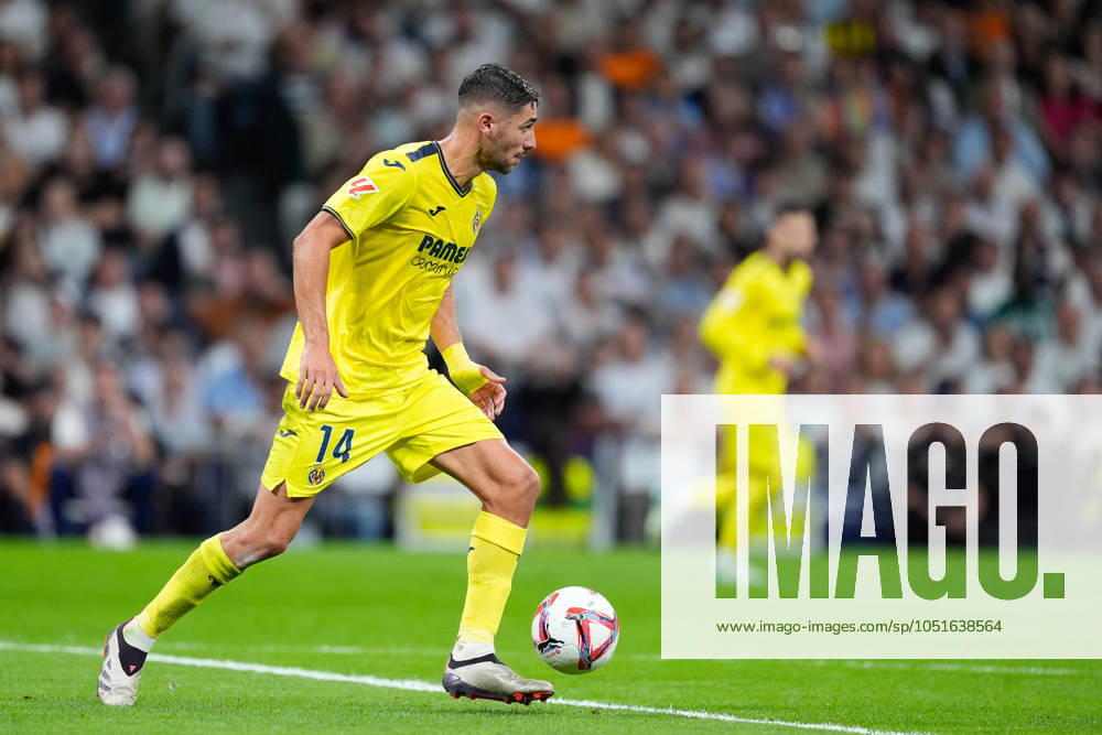 Santi Comesana of Villarreal in action during the Spanish League, LaLiga EA Sports, football match played between Real Madrid and Villarreal CF at Santiago Bernabeu stadium on October 5, 2024, in Madrid, Spain. Madrid SPAIN - ZUMAa181 20241005_zaa_a181_191