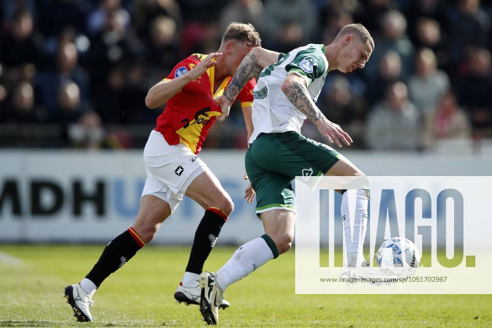 DEVENTER - (l-r) Joris Kramer of Go Ahead Eagles, Suf Podgoreanu of Heracles Almelo during the Dutch Eredivisie match between Go Ahead Eagles and Heracles Almelo at De Adelaarshorst on Oct. 6, 2024 in Deventer, Netherlands. ANP BART STOUTJESDIJK Dutch Eredivisie 2024 25 ANPxSportx IVx 510226876 originalFilename: 510226876