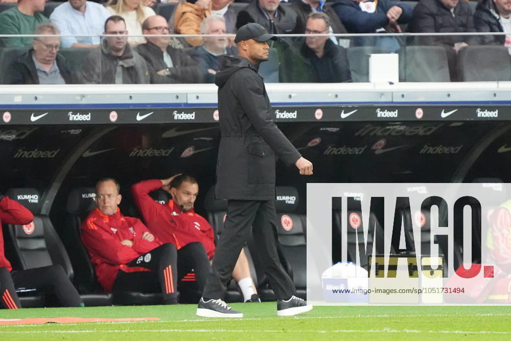 Trainer Vincent Kompany (FC Bayern München) - Frankfurt 06.10.2024: Eintracht Frankfurt vs. FC Bayern München, Deutsche Bank Park, Bundesliga, 6. Spieltag